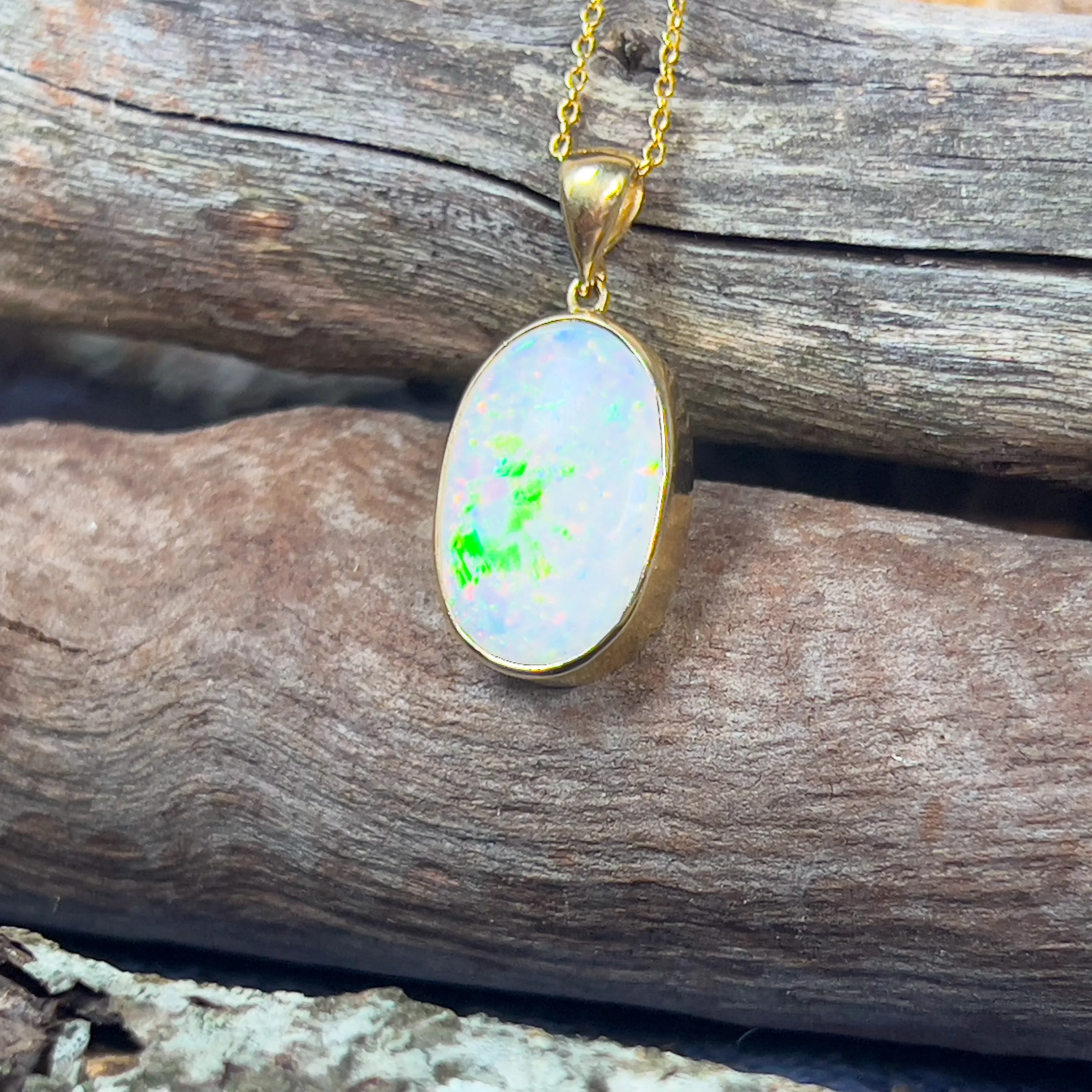 18kt Yellow Gold classic Oval White Opal 6.98ct bezel set pendant