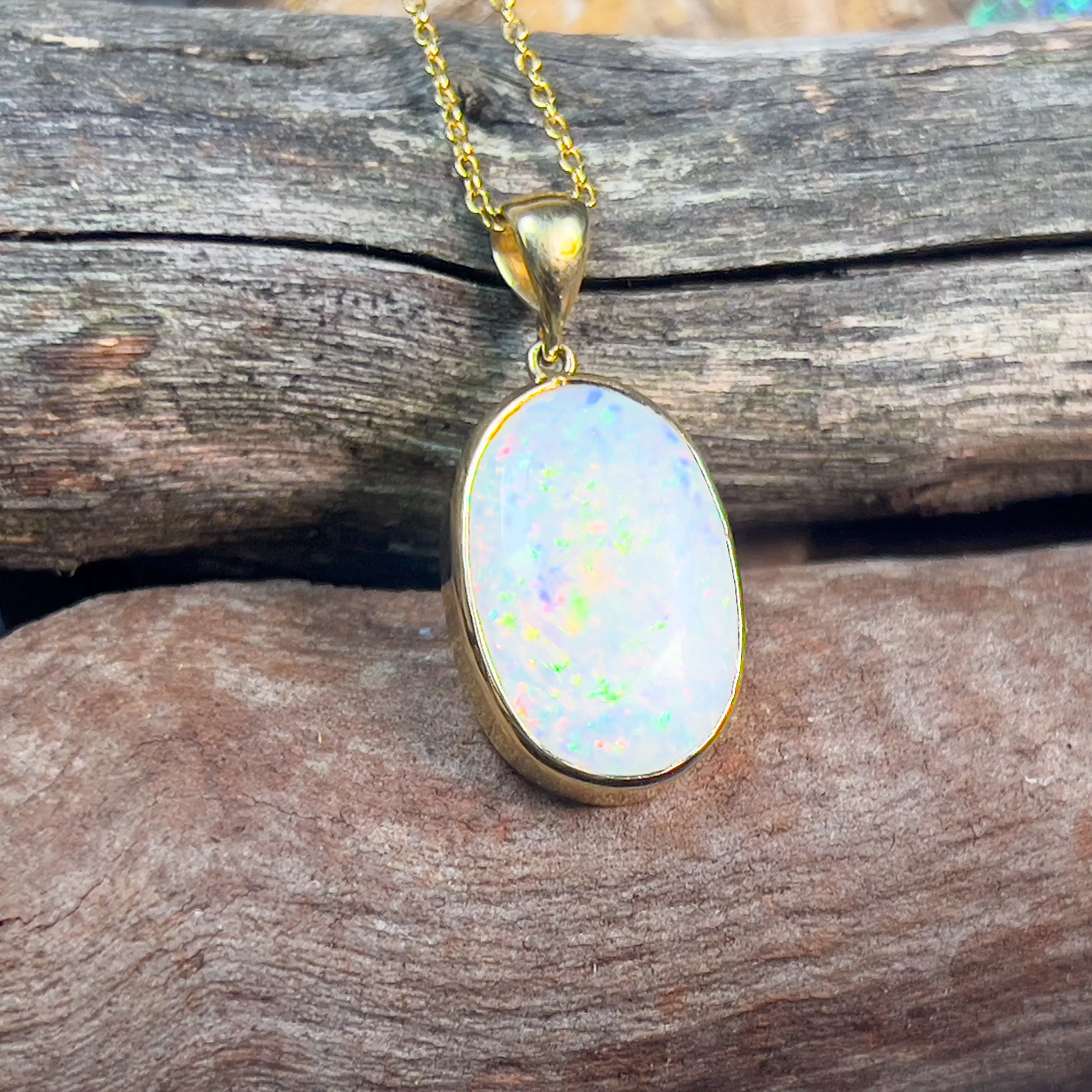 18kt Yellow Gold classic Oval White Opal 6.98ct bezel set pendant